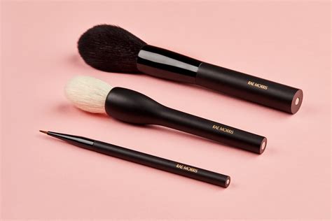 Magic mafnet makeup brushes